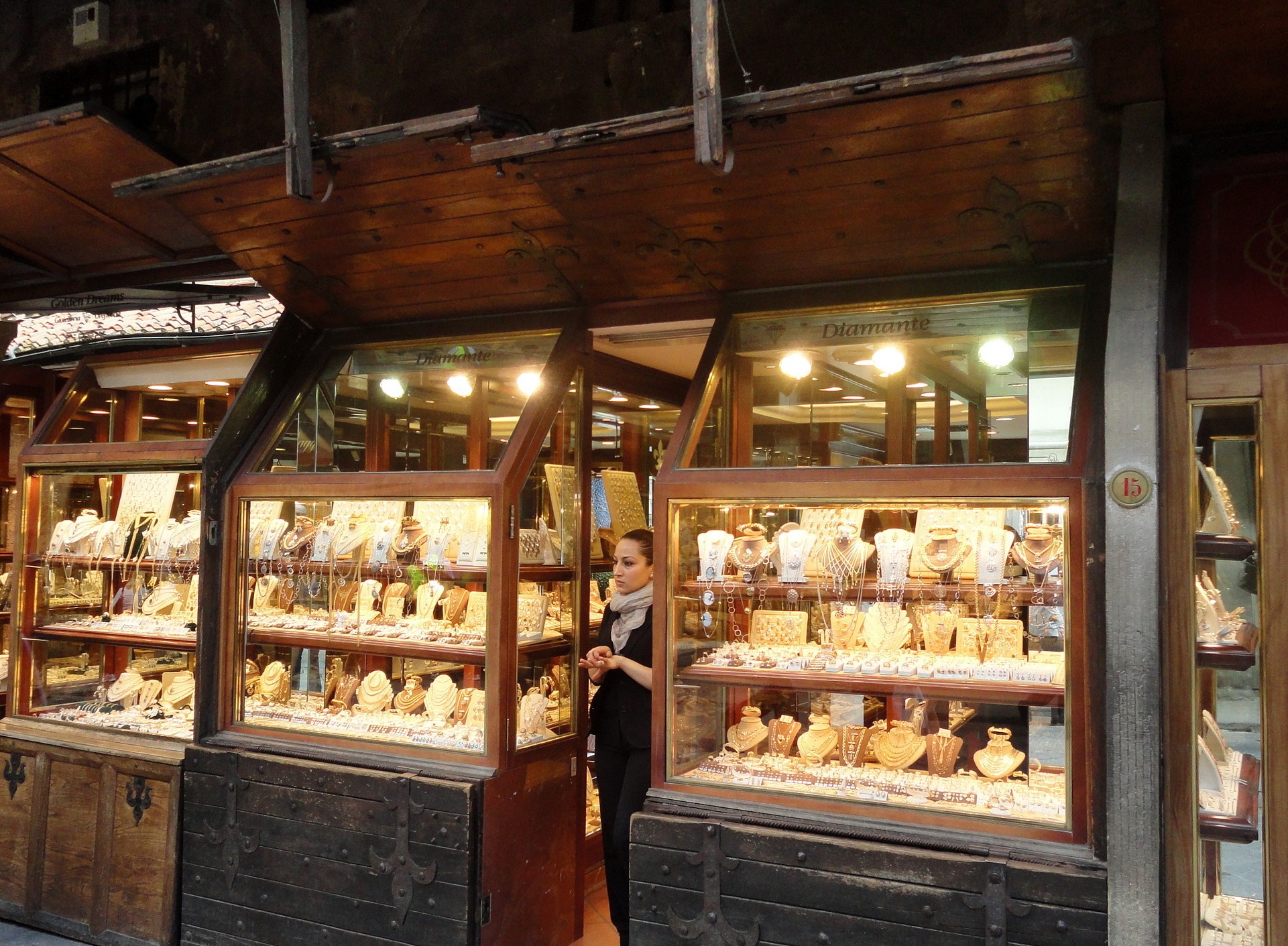 Best Jewelry Shops In The World - Great Selection Of Amazing Jewels