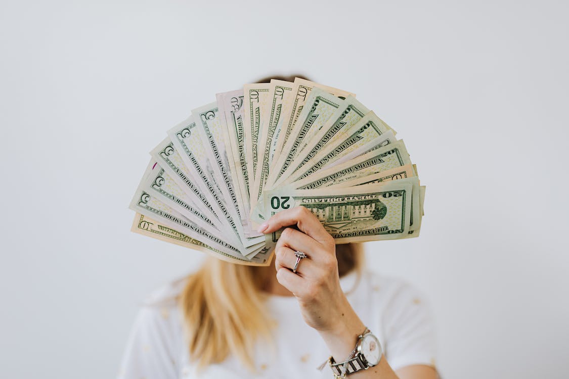 ‘Girl Math’ TikTok Trend - What You Need To Know About This Spending Habit
