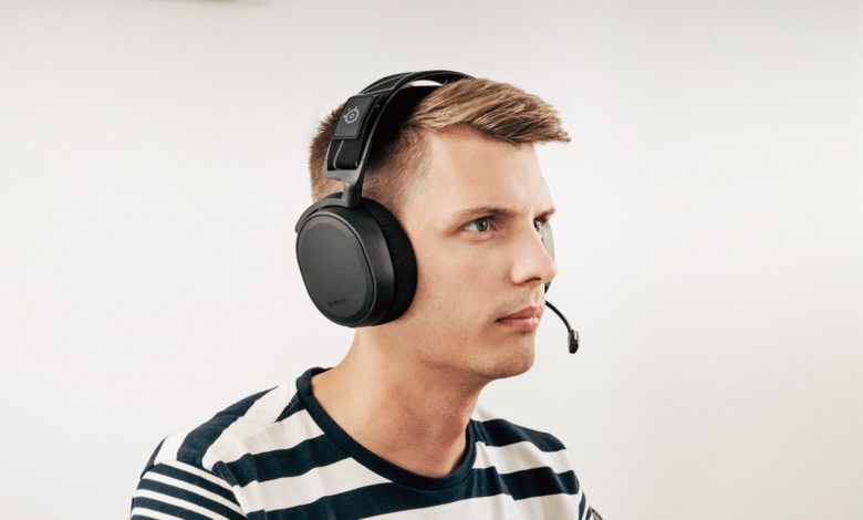 A man wearing Steelseries Arctis 7 headset